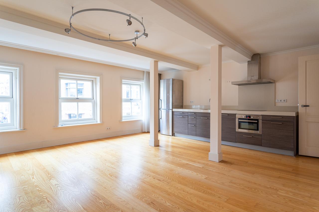 Live Next to Noordeinde Palace with Elevator - Image 2