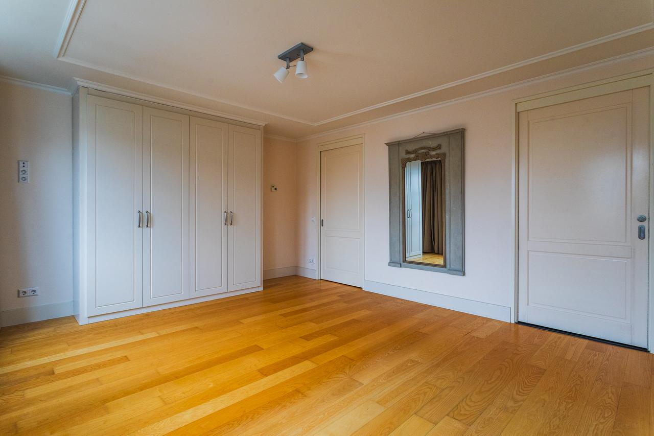 Live Next to Noordeinde Palace with Elevator - Image 4