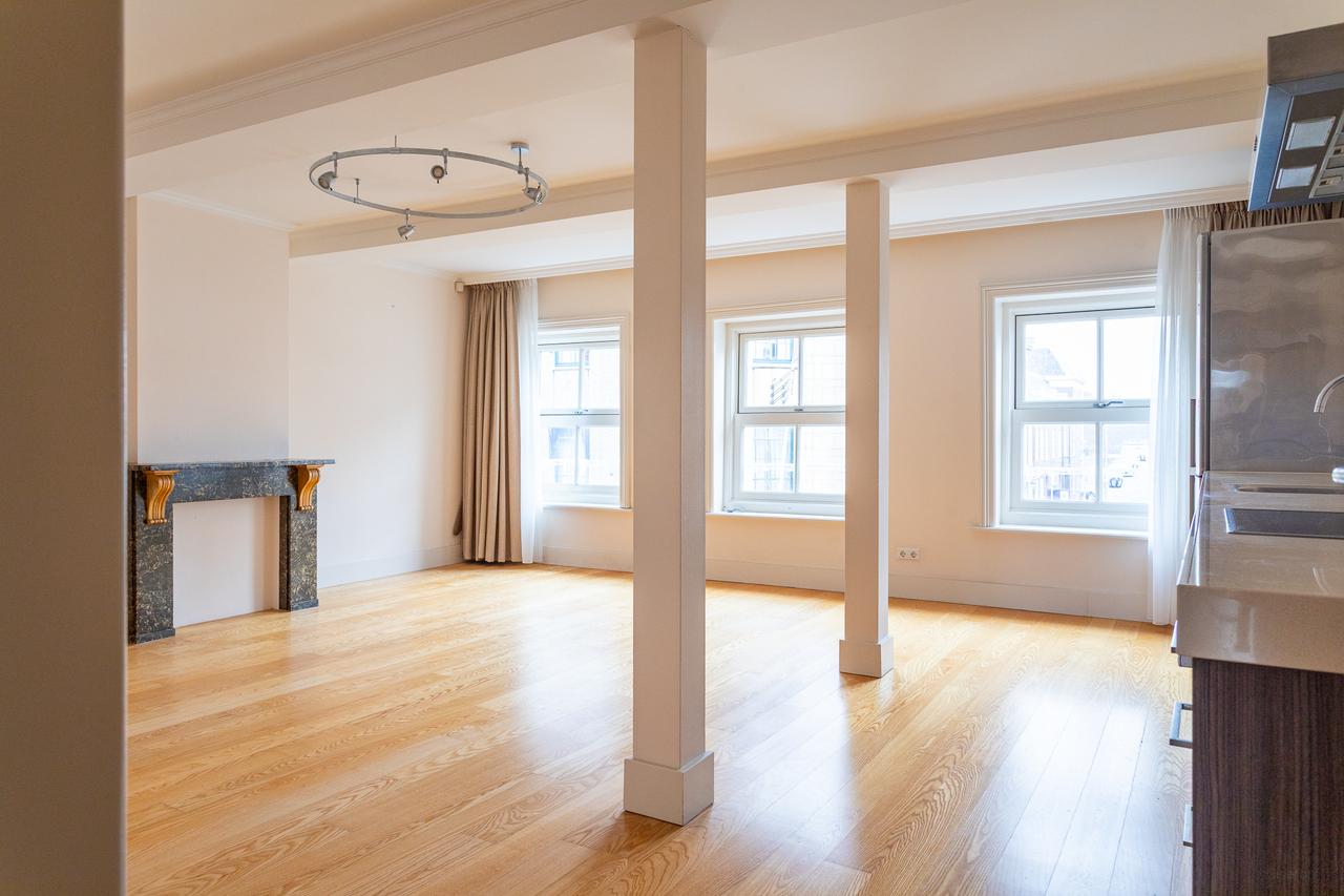 Live Next to Noordeinde Palace with Elevator - Image 8