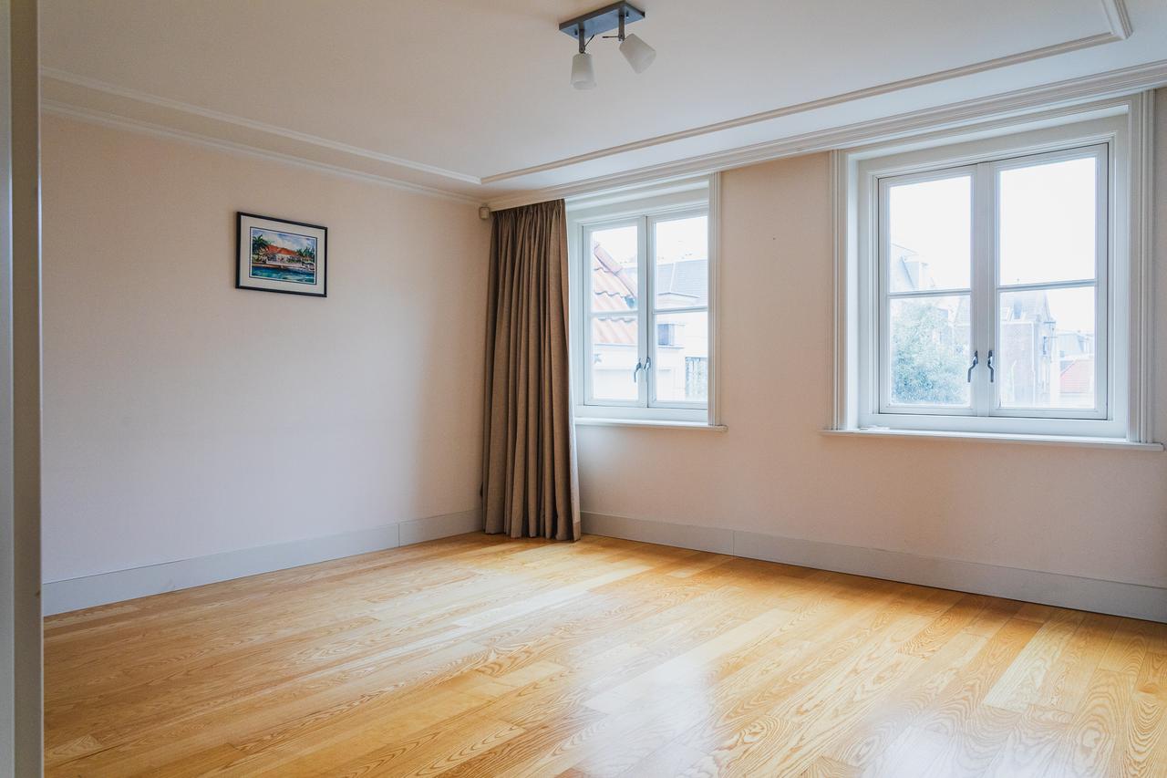 Live Next to Noordeinde Palace with Elevator - Image 14