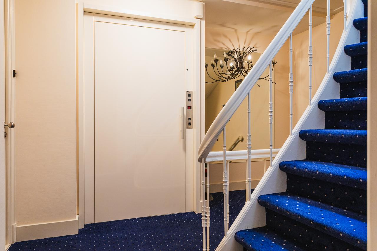 Live Next to Noordeinde Palace with Elevator - Image 19