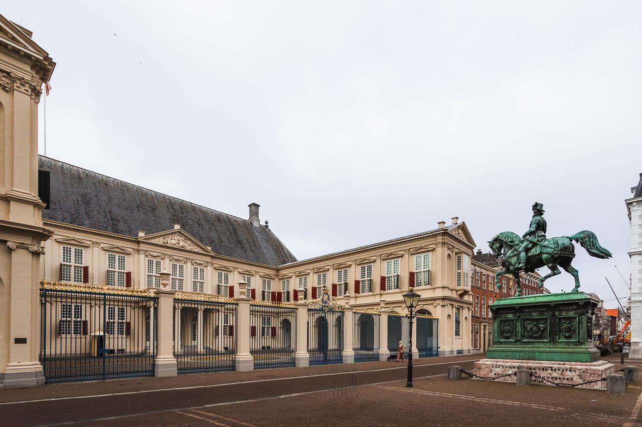 Live Next to Noordeinde Palace with Elevator - Image 22