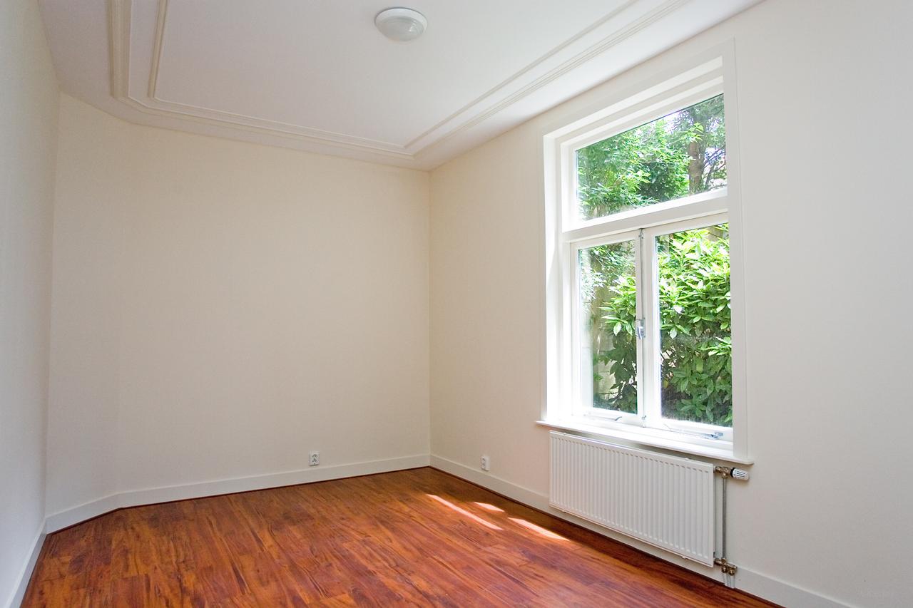 117 m² basement apartment with private garden - Image 4