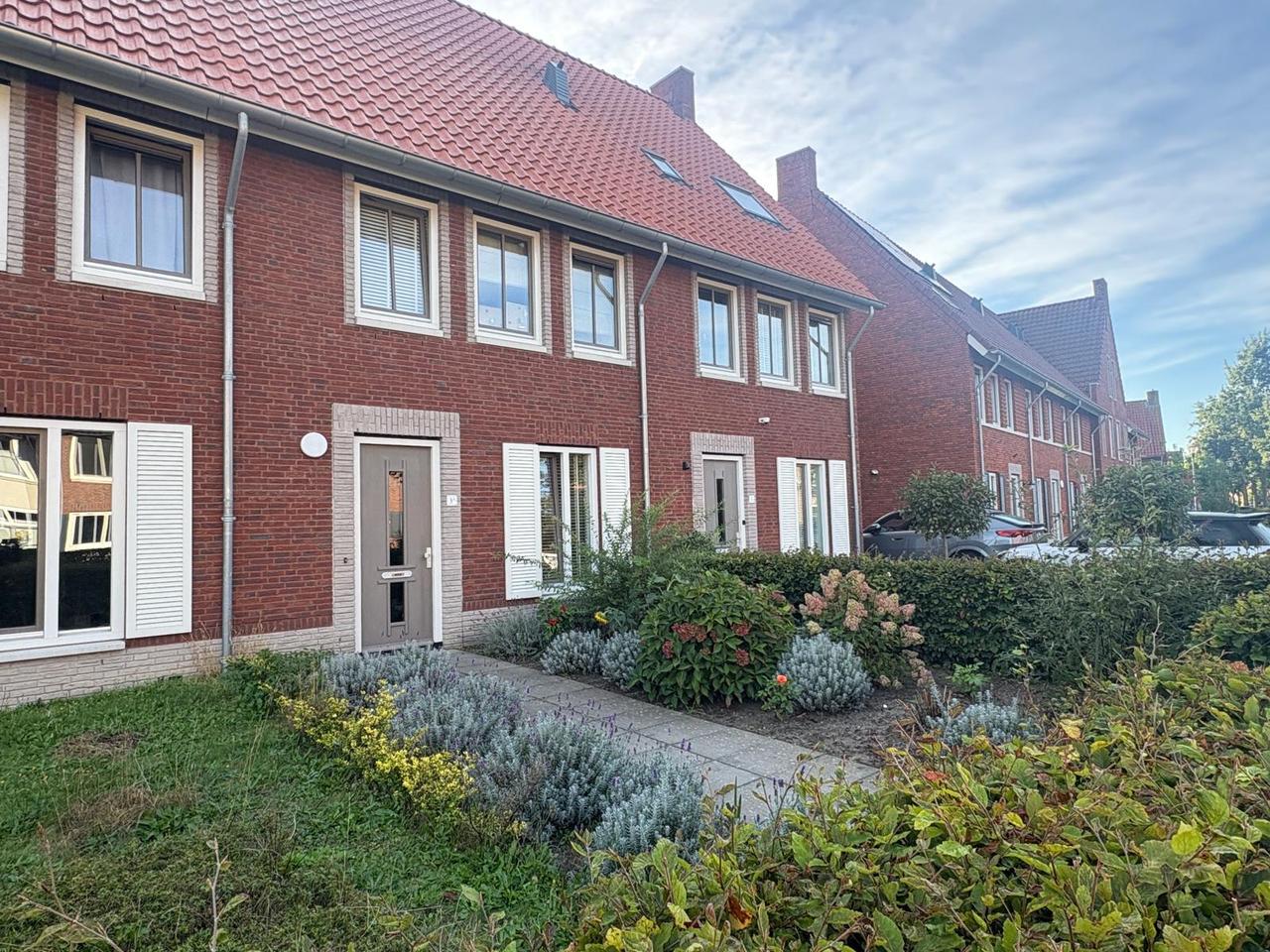 Eengezinswoning met 5 slaapkamers en tuin - Afbeelding 3
