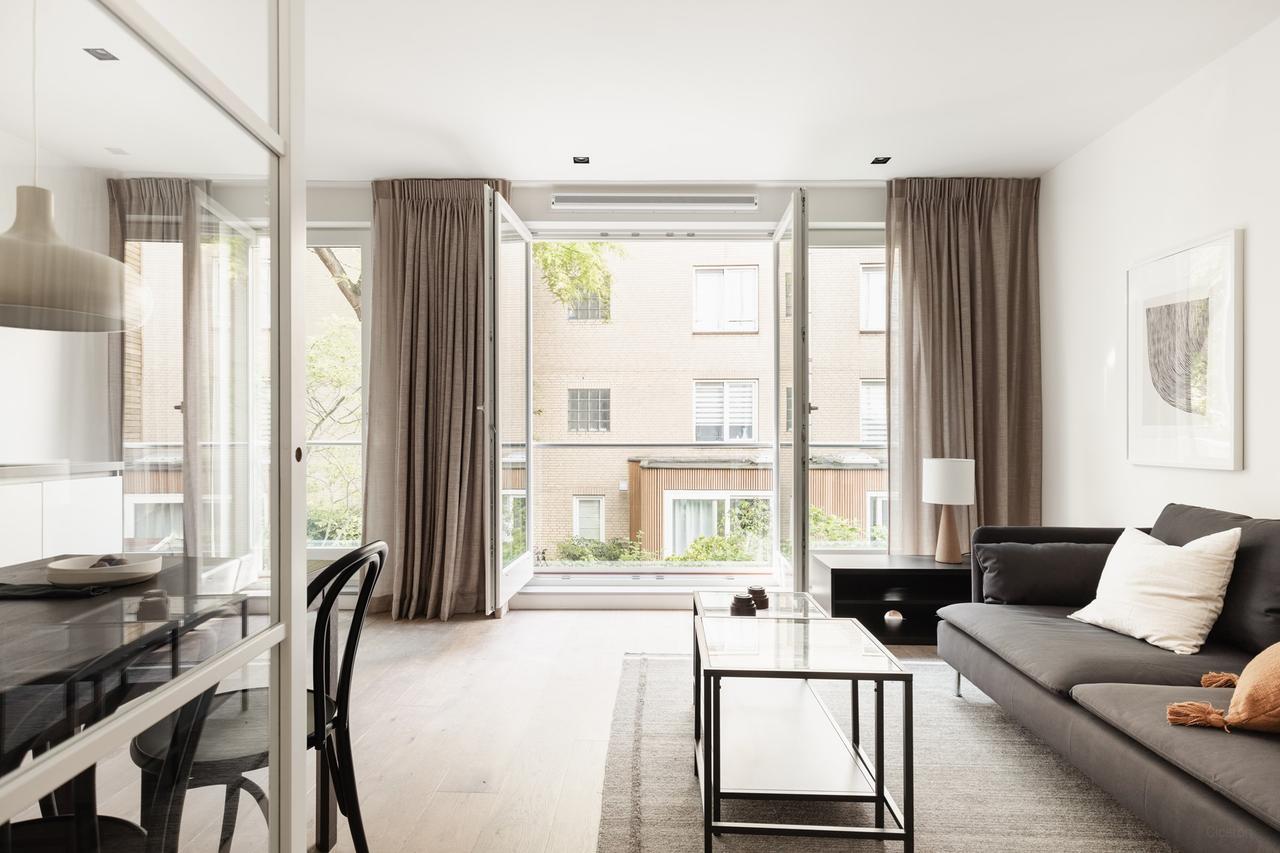 Gemeubileerd 3-kamerappartement in De Pijp - Afbeelding 2