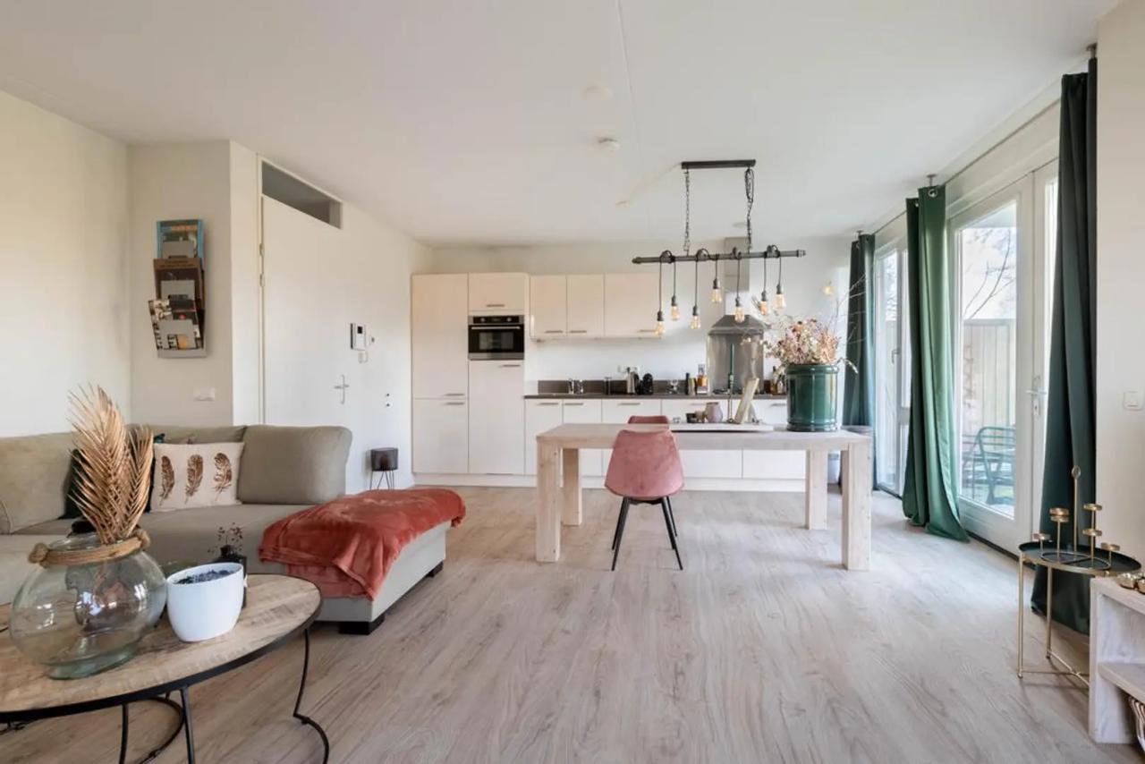 Apartment with Garden and Parking Space - Image 1