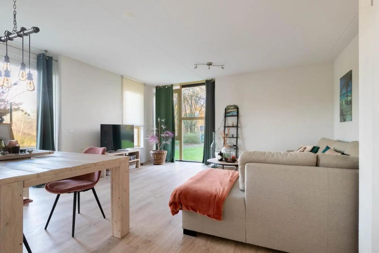 Apartment with Garden and Parking Space - Image 3