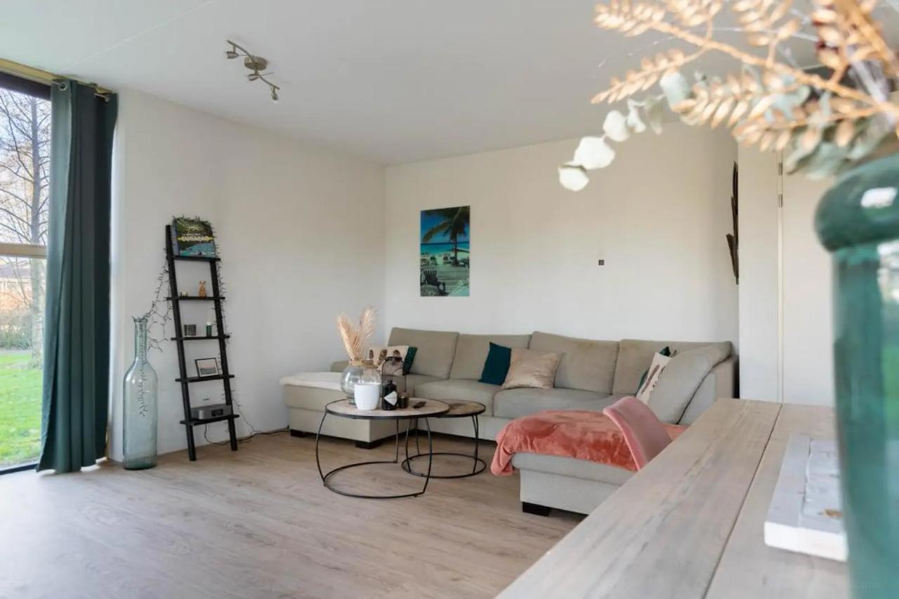 Apartment with Garden and Parking Space - Image 4
