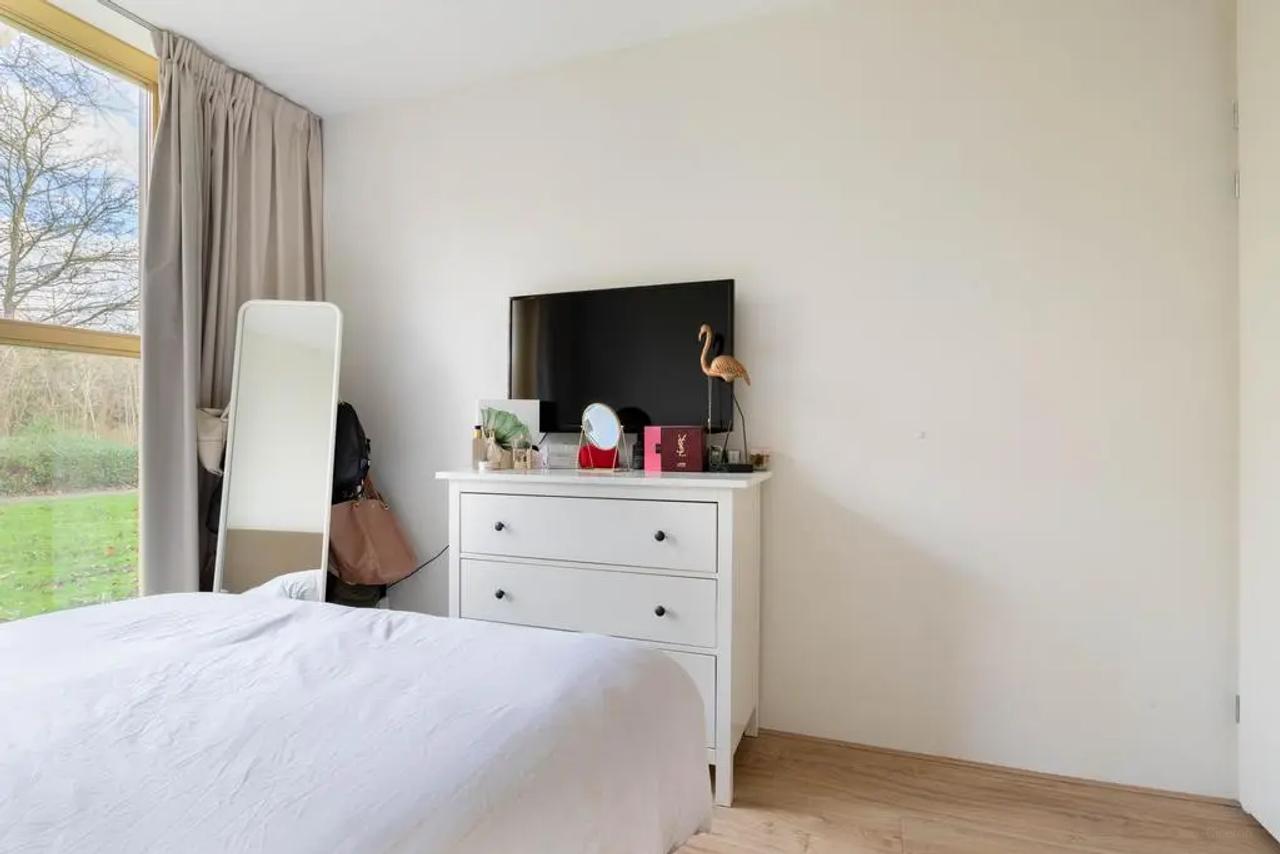 Apartment with Garden and Parking Space - Image 10