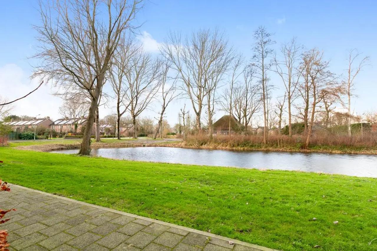 Apartment with Garden and Parking Space - Image 15