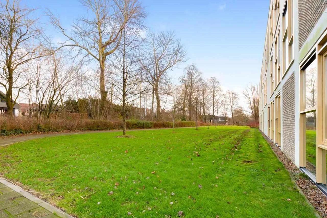 Apartment with Garden and Parking Space - Image 18