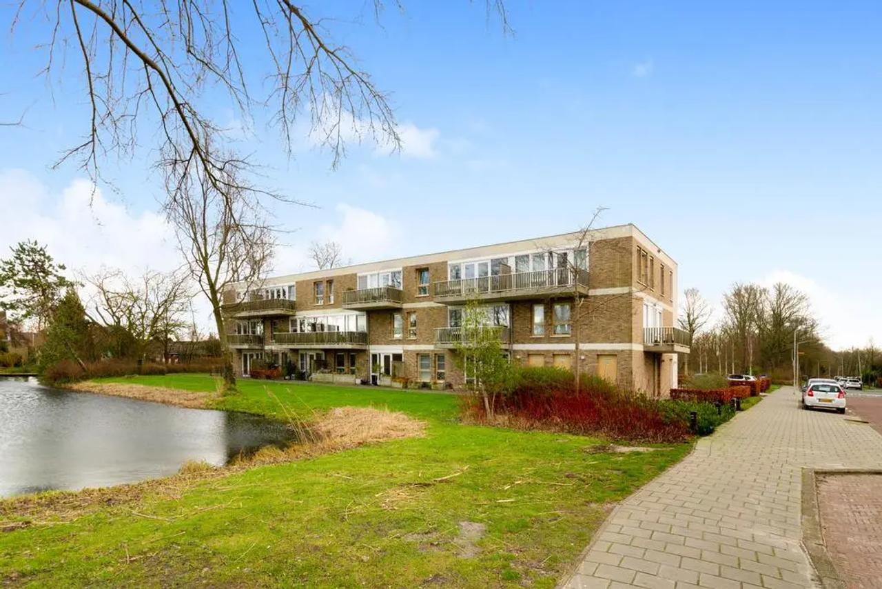 Apartment with Garden and Parking Space - Image 19