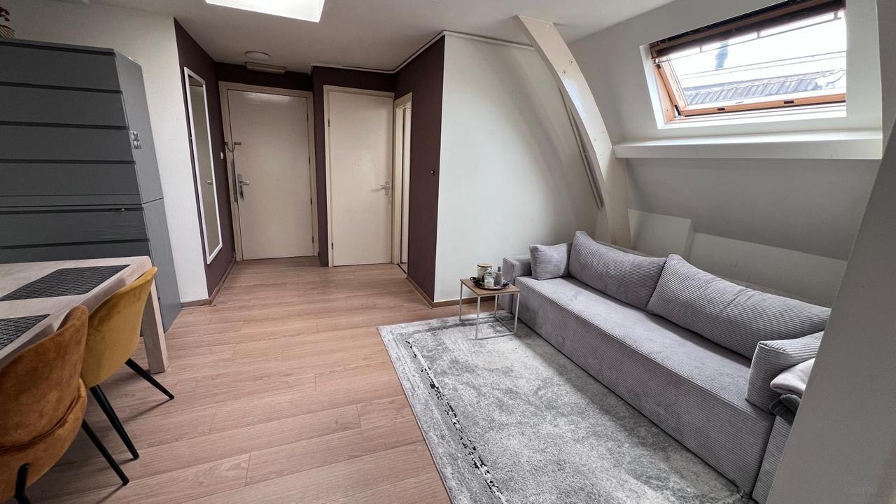 Apartment with Shared Rooftop Terrace in Town Centre - Image 1