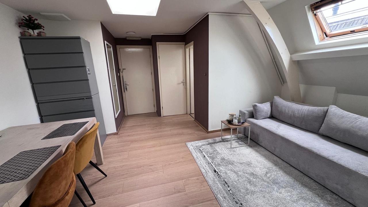 Apartment with Shared Rooftop Terrace in Town Centre - Image 2