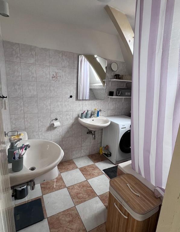 Apartment with Shared Rooftop Terrace in Town Centre - Image 6