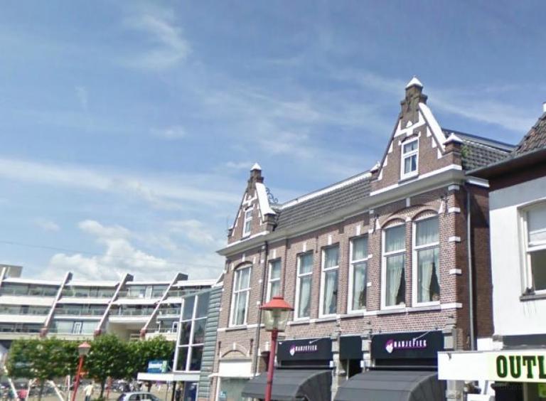 Apartment with Shared Rooftop Terrace in Town Centre - Image 9
