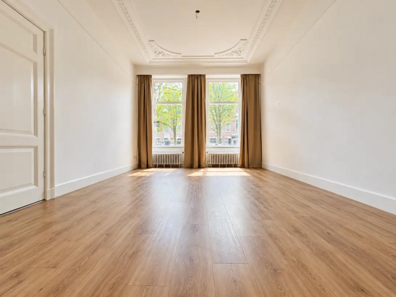 Furnished 1-bedroom apartment with garden - Image 2