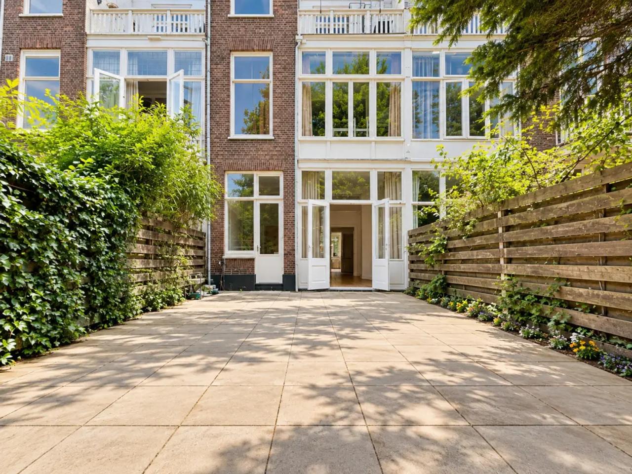 Furnished 1-bedroom apartment with garden - Image 3