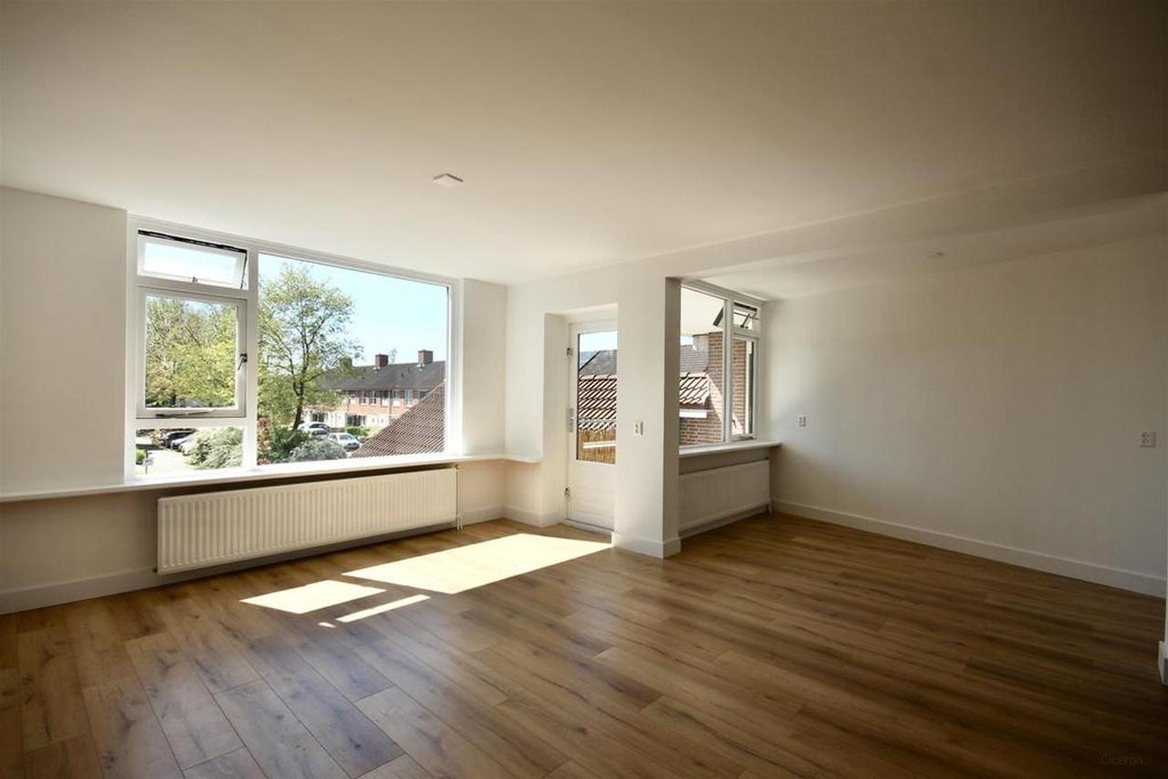 91 m² apartment with sunny balcony - Image 1