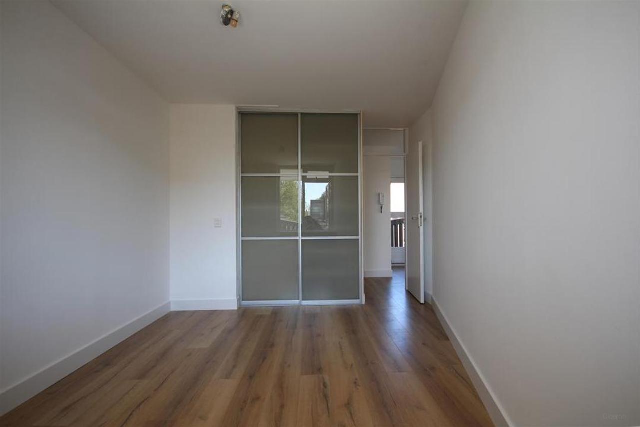 91 m² apartment with sunny balcony - Image 4