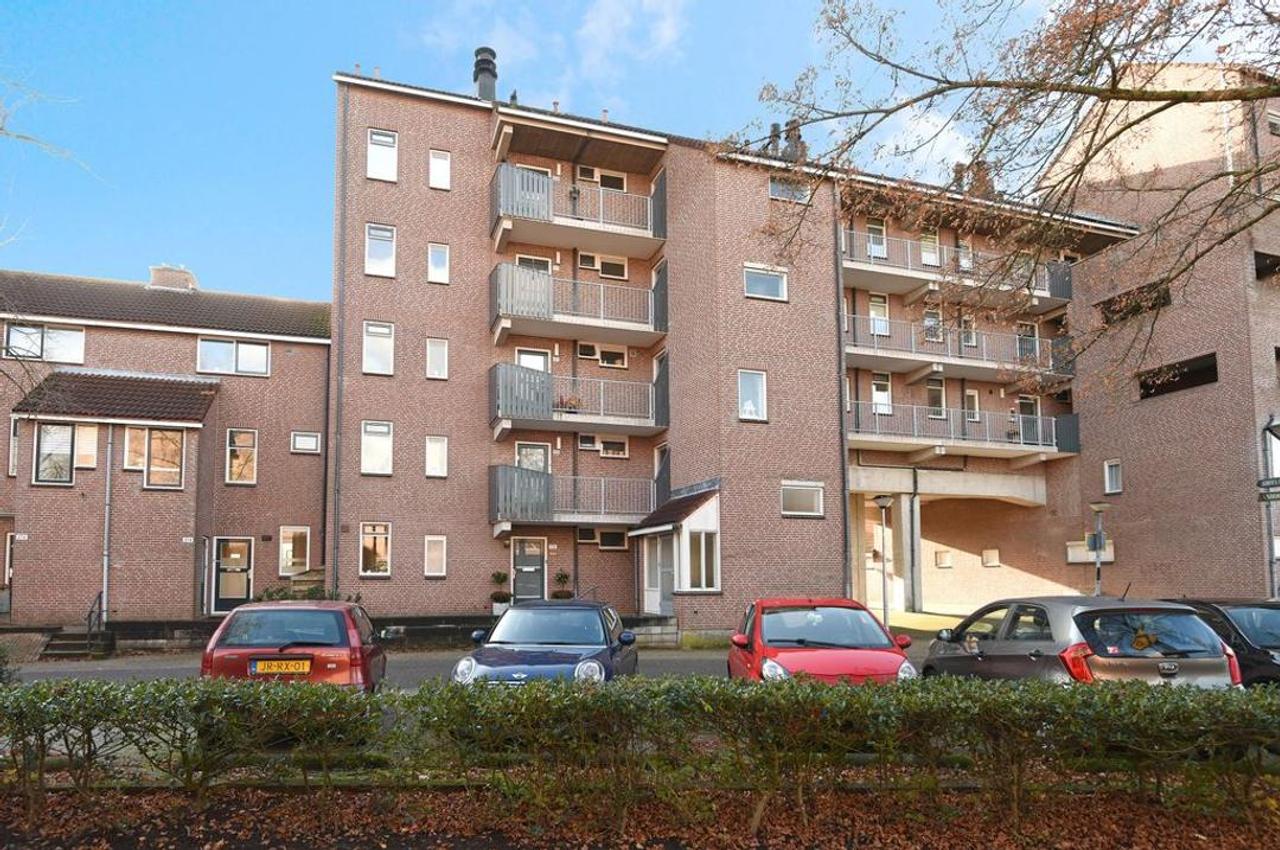 91 m² apartment with sunny balcony - Image 11