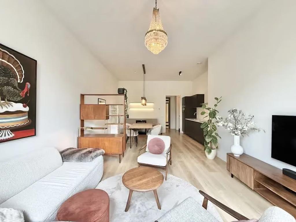 Gemeubileerd 2-kamerappartement met balkon - Afbeelding 1