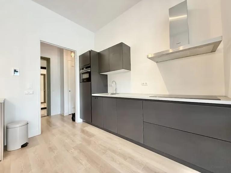 Gemeubileerd 2-kamerappartement met balkon - Afbeelding 7