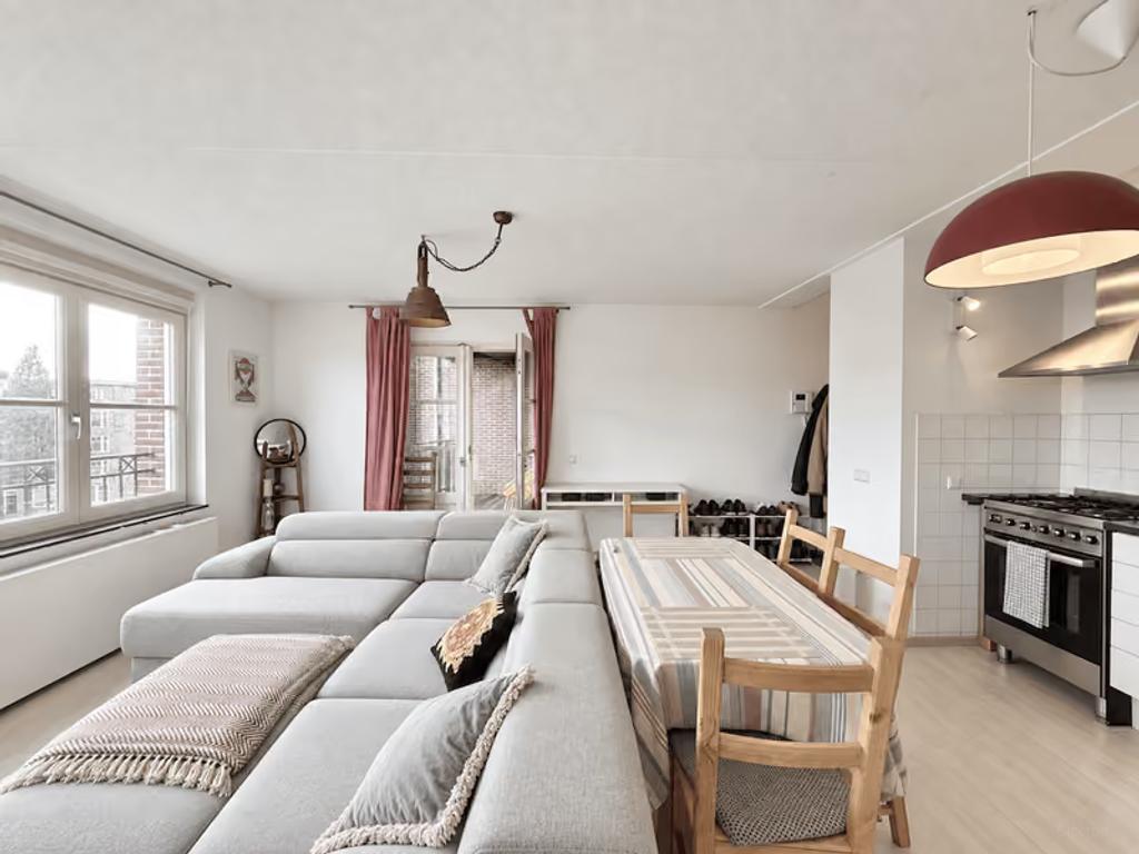 Gemeubileerd 3-kamerappartement met balkon - Afbeelding 2
