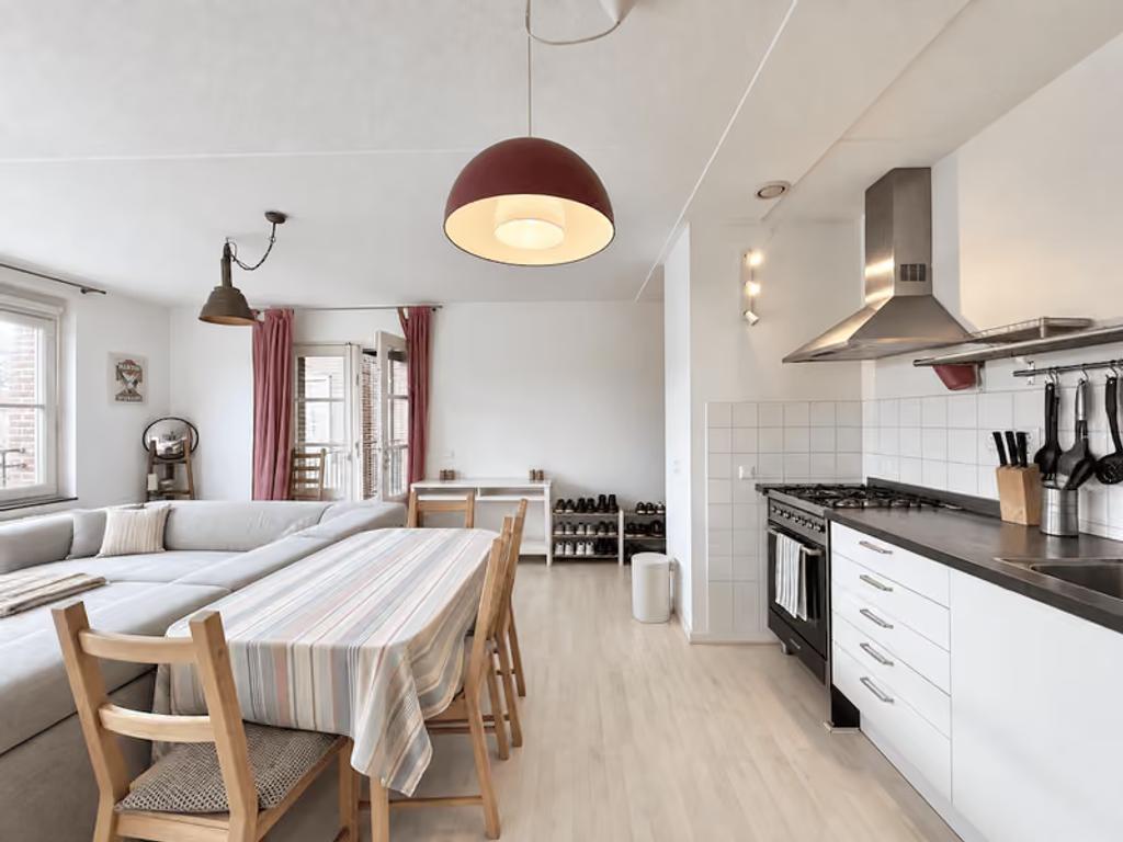 Gemeubileerd 3-kamerappartement met balkon - Afbeelding 3