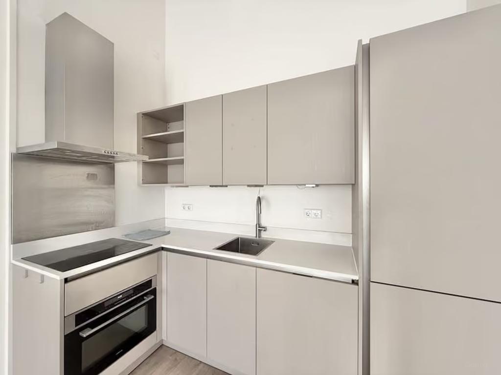 4-Bedroom Apartment with Garden in Kralingen - Image 3