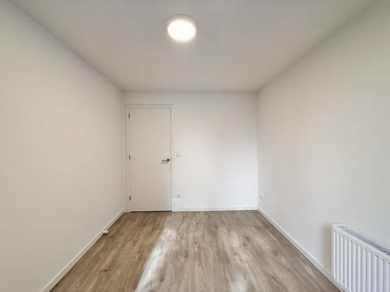 4-Bedroom Apartment with Garden in Kralingen - Image 7