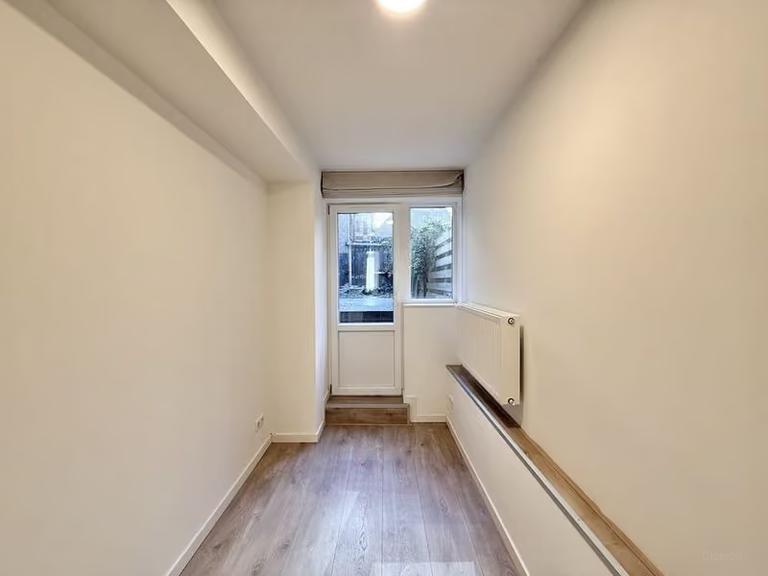 4-Bedroom Apartment with Garden in Kralingen - Image 8