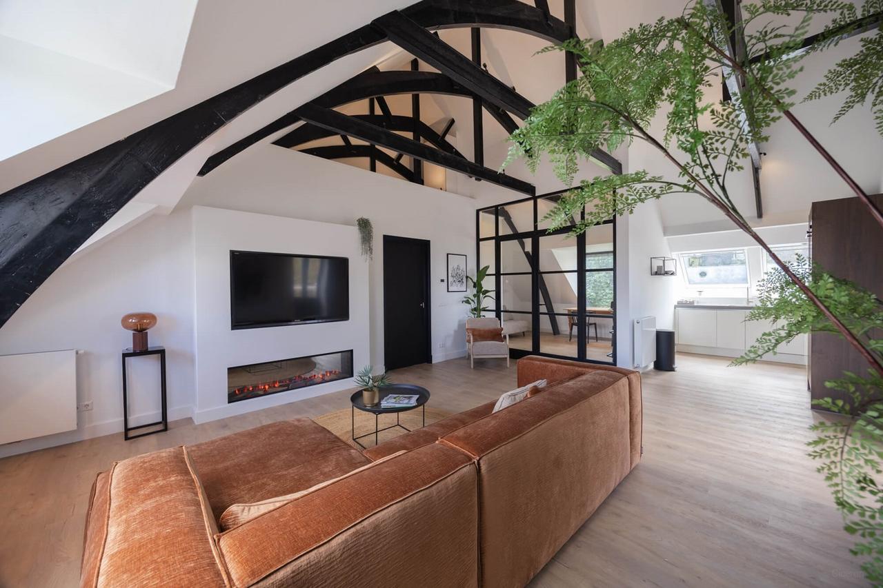 Furnished 2-bedroom apartment with garden - Image 3