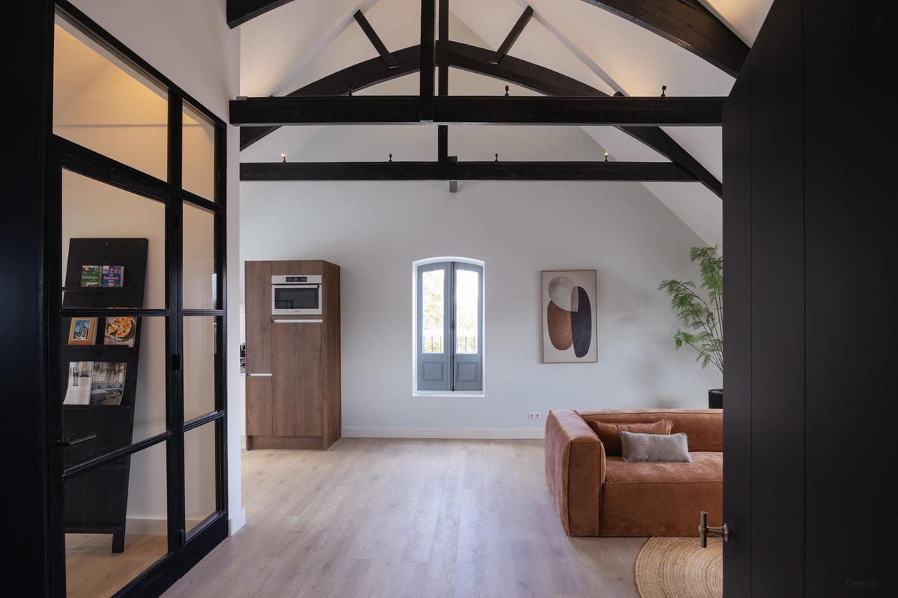 Furnished 2-bedroom apartment with garden - Image 5