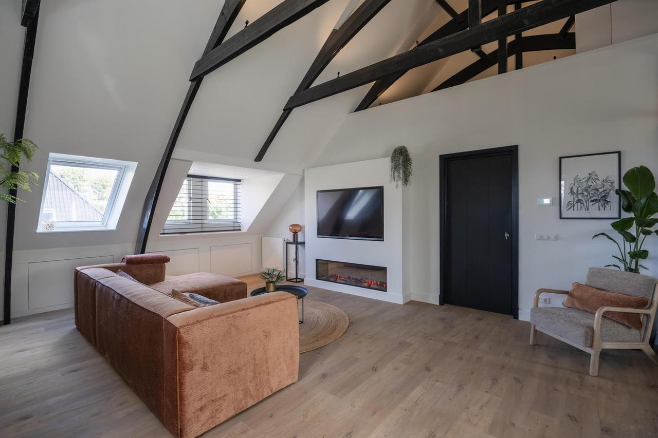 Furnished 2-bedroom apartment with garden - Image 7