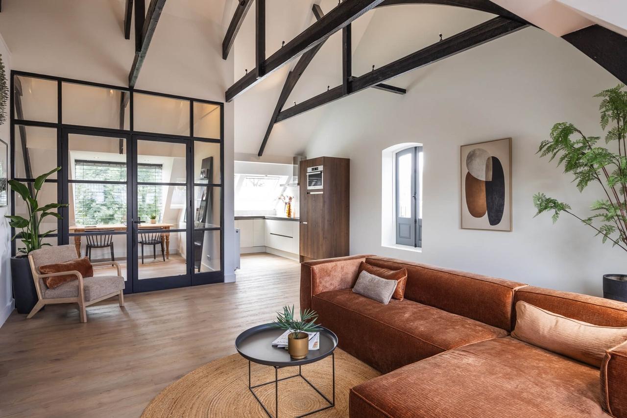 Furnished 2-bedroom apartment with garden - Image 9