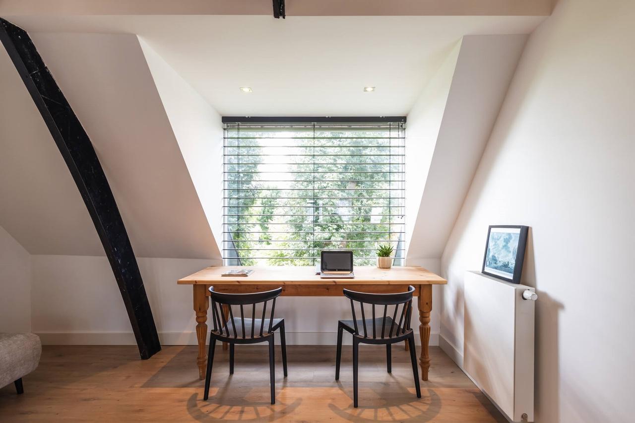 Furnished 2-bedroom apartment with garden - Image 11