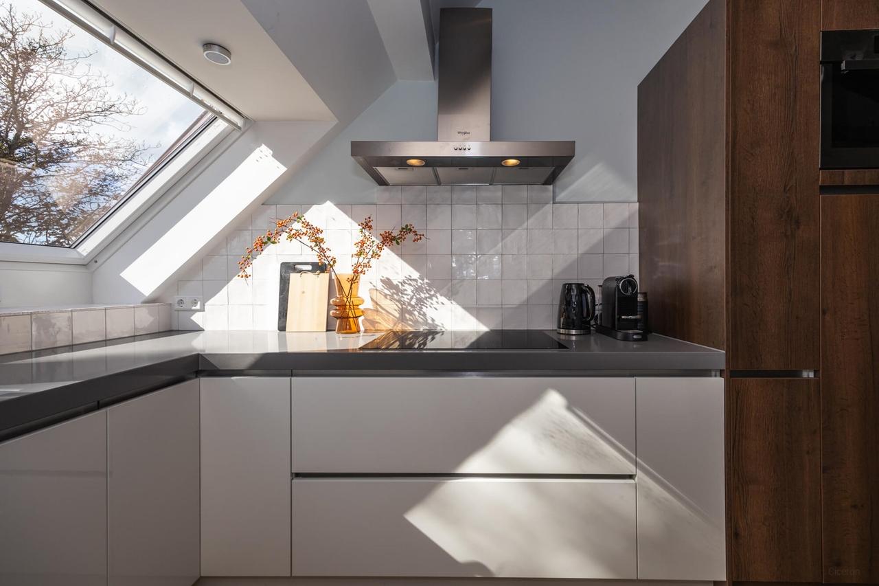 Furnished 2-bedroom apartment with garden - Image 17