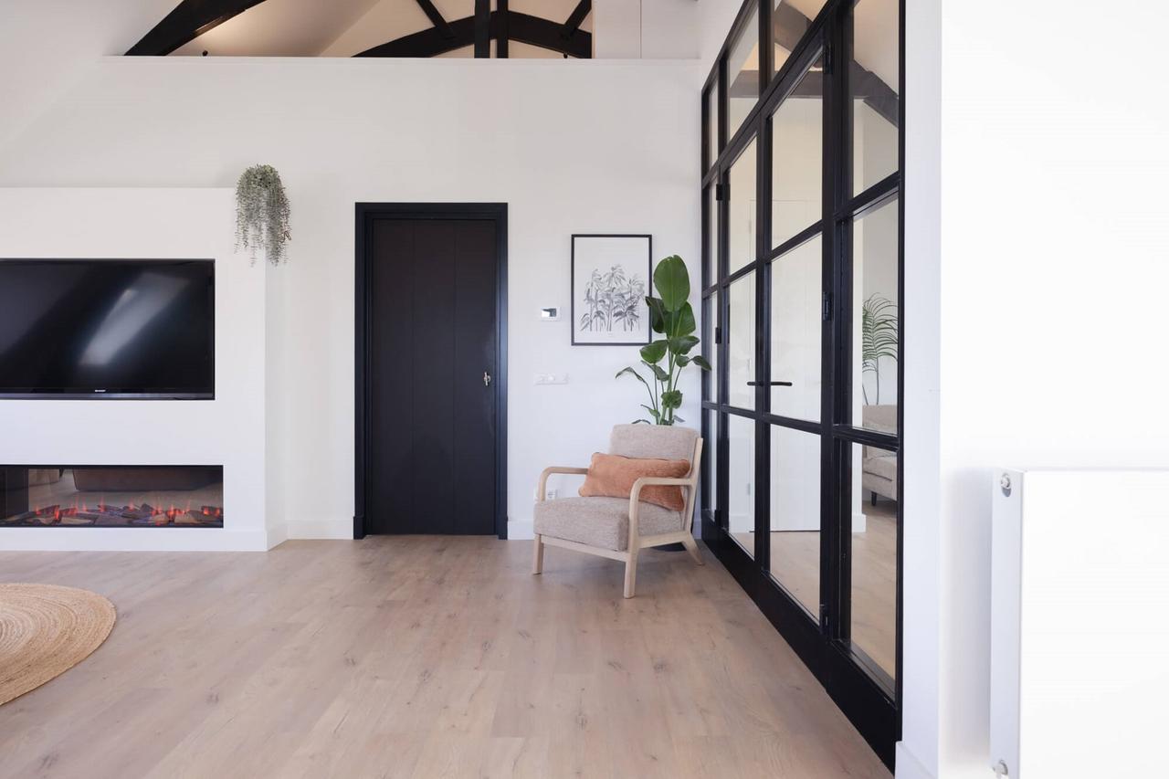 Furnished 2-bedroom apartment with garden - Image 18