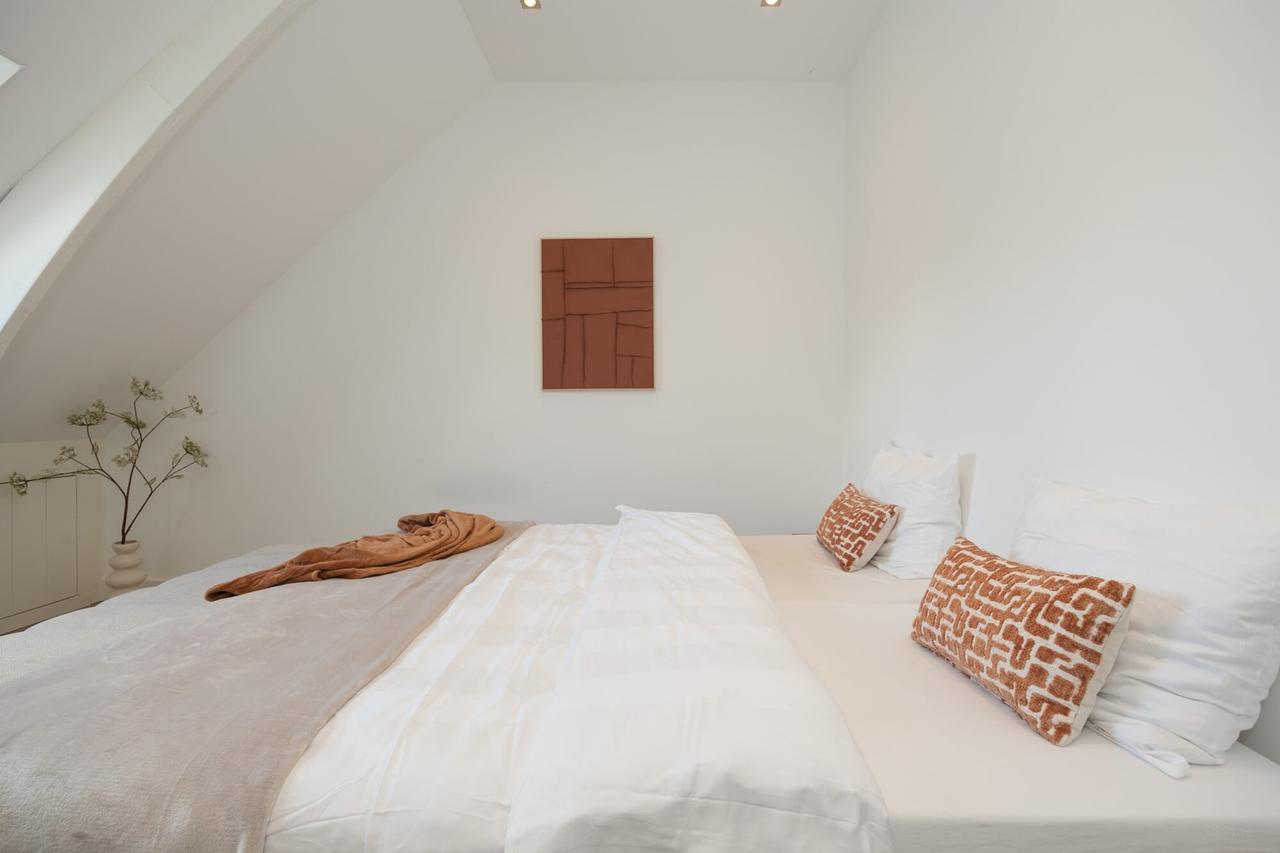 Furnished 2-bedroom apartment with garden - Image 21