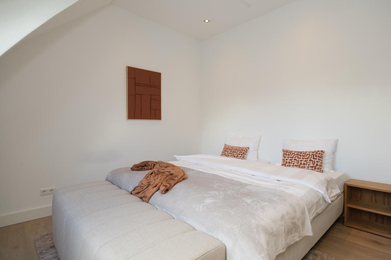 Furnished 2-bedroom apartment with garden - Image 22