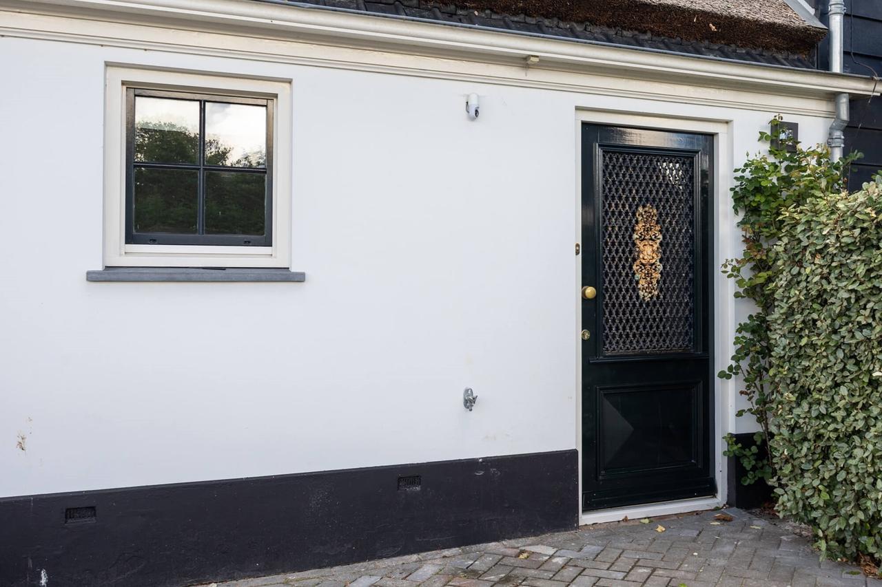 Furnished 2-bedroom apartment with garden - Image 34