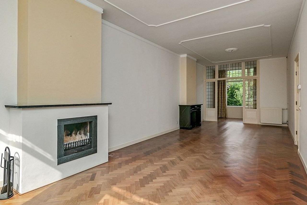 185 m² Upper-Floor Apartment with 5 Bedrooms - Image 1