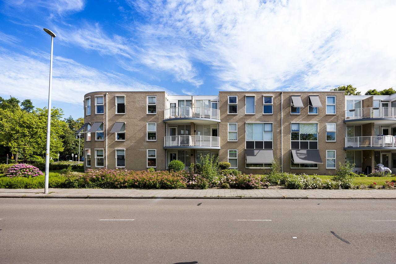 Apartment with Balcony and Energy Rating A - Image 10