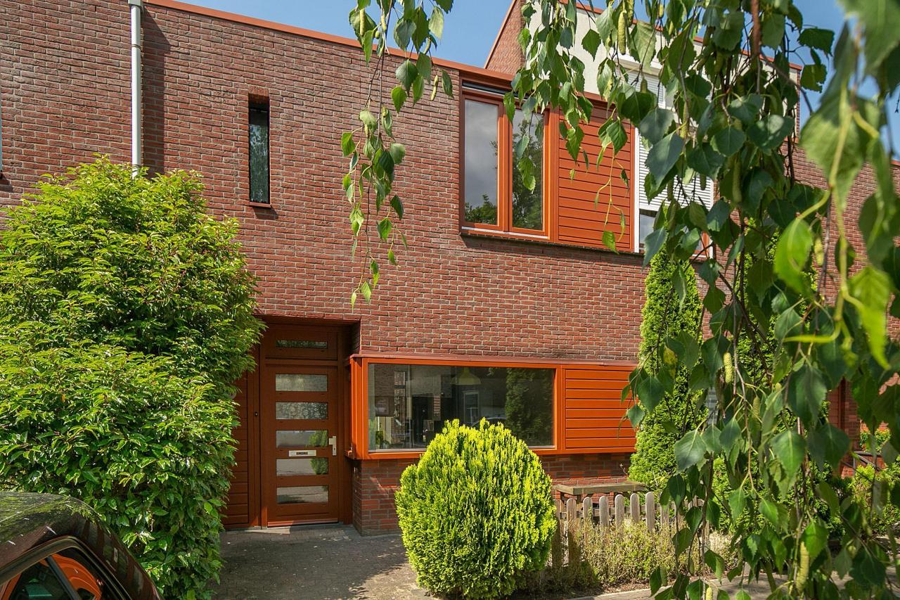 Family Home with Garden in Grasrijk - Image 2