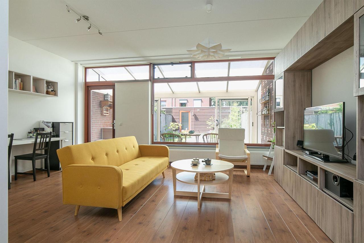 Family Home with Garden in Grasrijk - Image 4