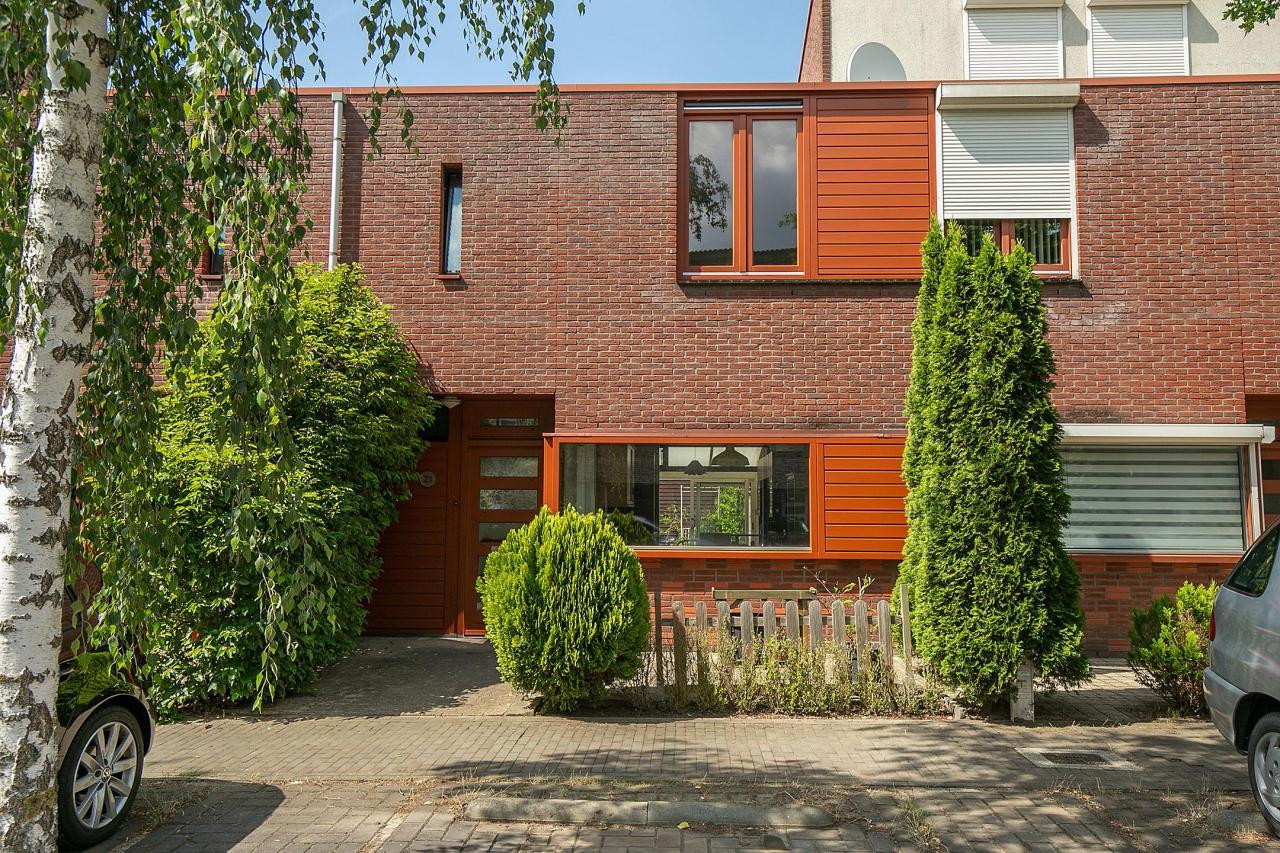 Family Home with Garden in Grasrijk - Image 5