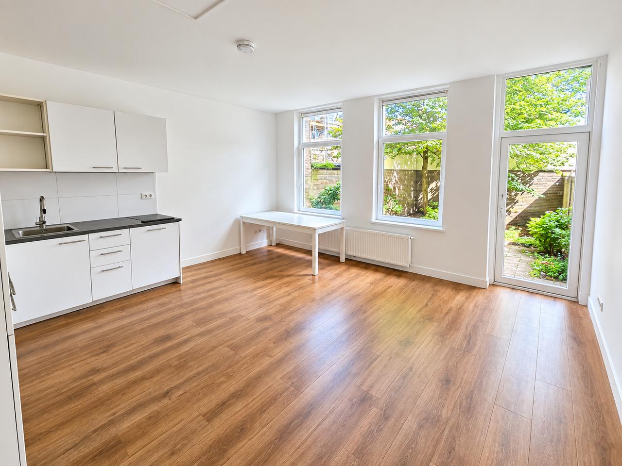 Benedenwoning met tuin en 5 slaapkamers - Afbeelding 1