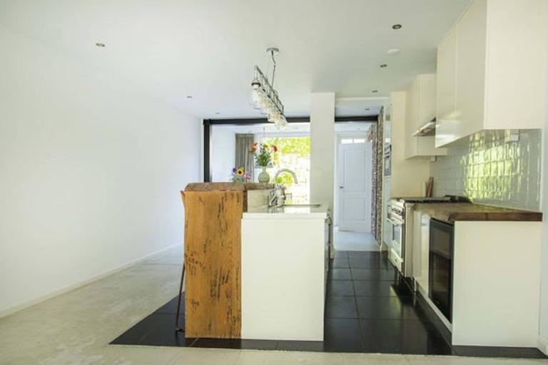 Ground-Floor Apartment with Garden in De Pijp - Image 5