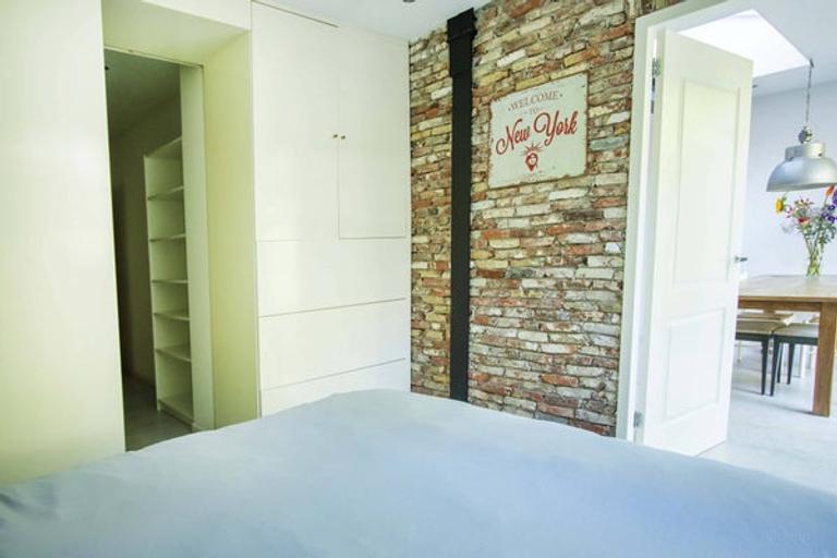 Ground-Floor Apartment with Garden in De Pijp - Image 20